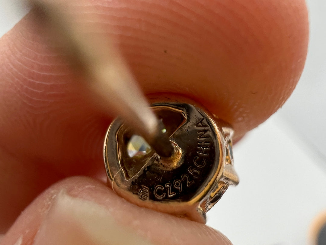 t920 Elegant Cubic Zirconia 925 Sterling Silver Stud Earrings