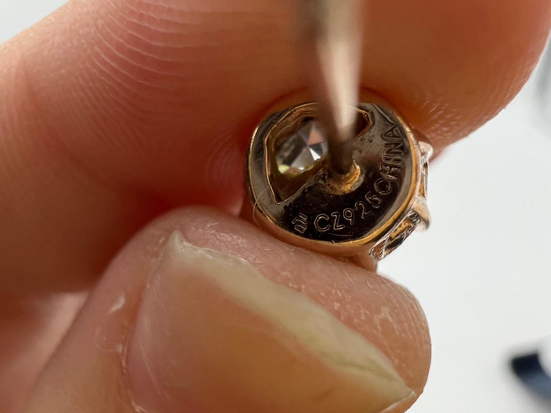 t920 Elegant Cubic Zirconia 925 Sterling Silver Stud Earrings