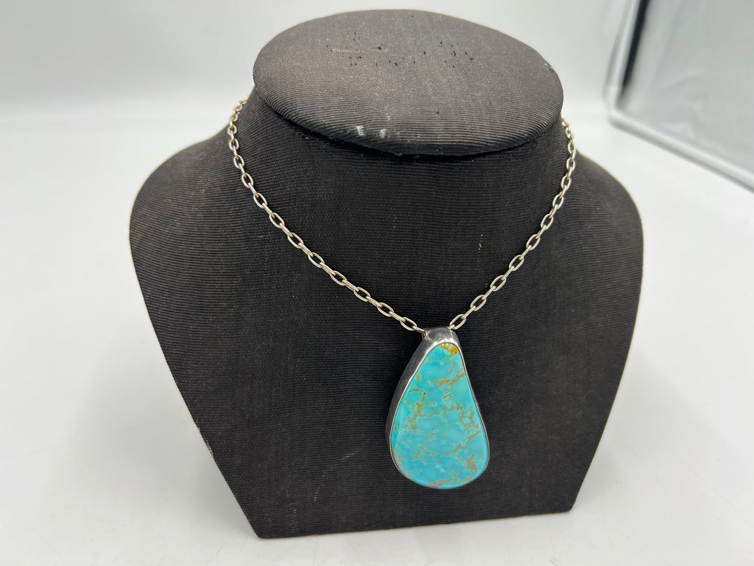 t939 Elegant 925 Sterling Silver Turquoise Pendant and Chain Necklace