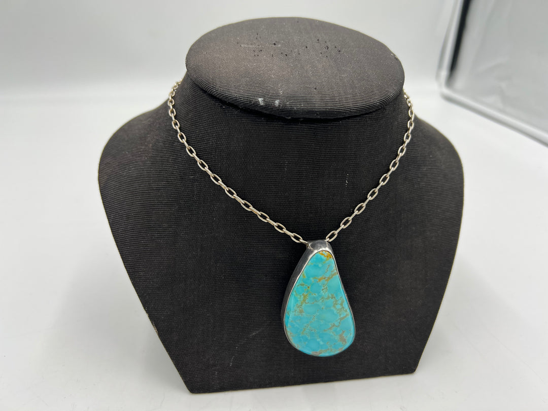 t939 Elegant 925 Sterling Silver Turquoise Pendant and Chain Necklace