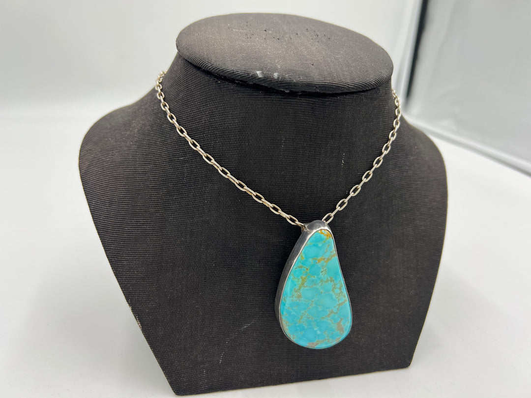 t939 Elegant 925 Sterling Silver Turquoise Pendant and Chain Necklace
