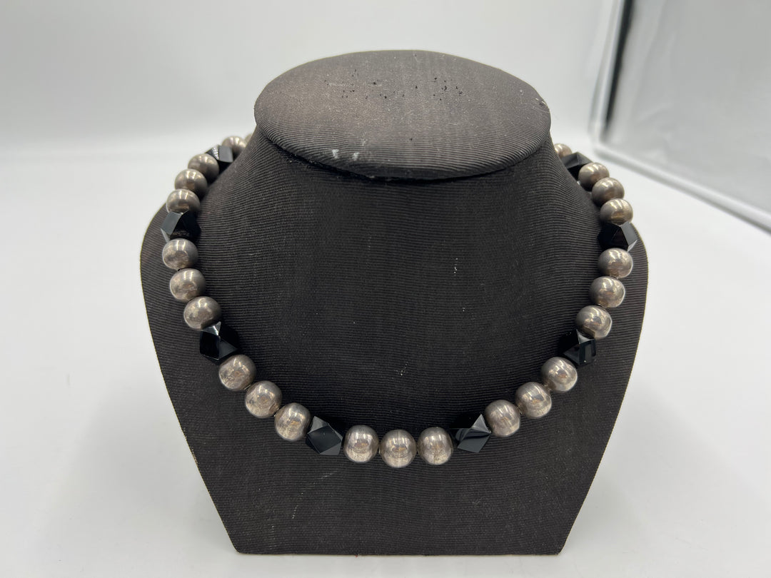 t951 Beautiful Sterling Silver Black Stone Beaded Necklace