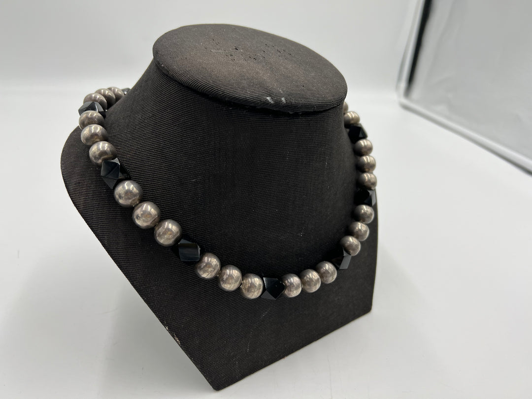t951 Beautiful Sterling Silver Black Stone Beaded Necklace