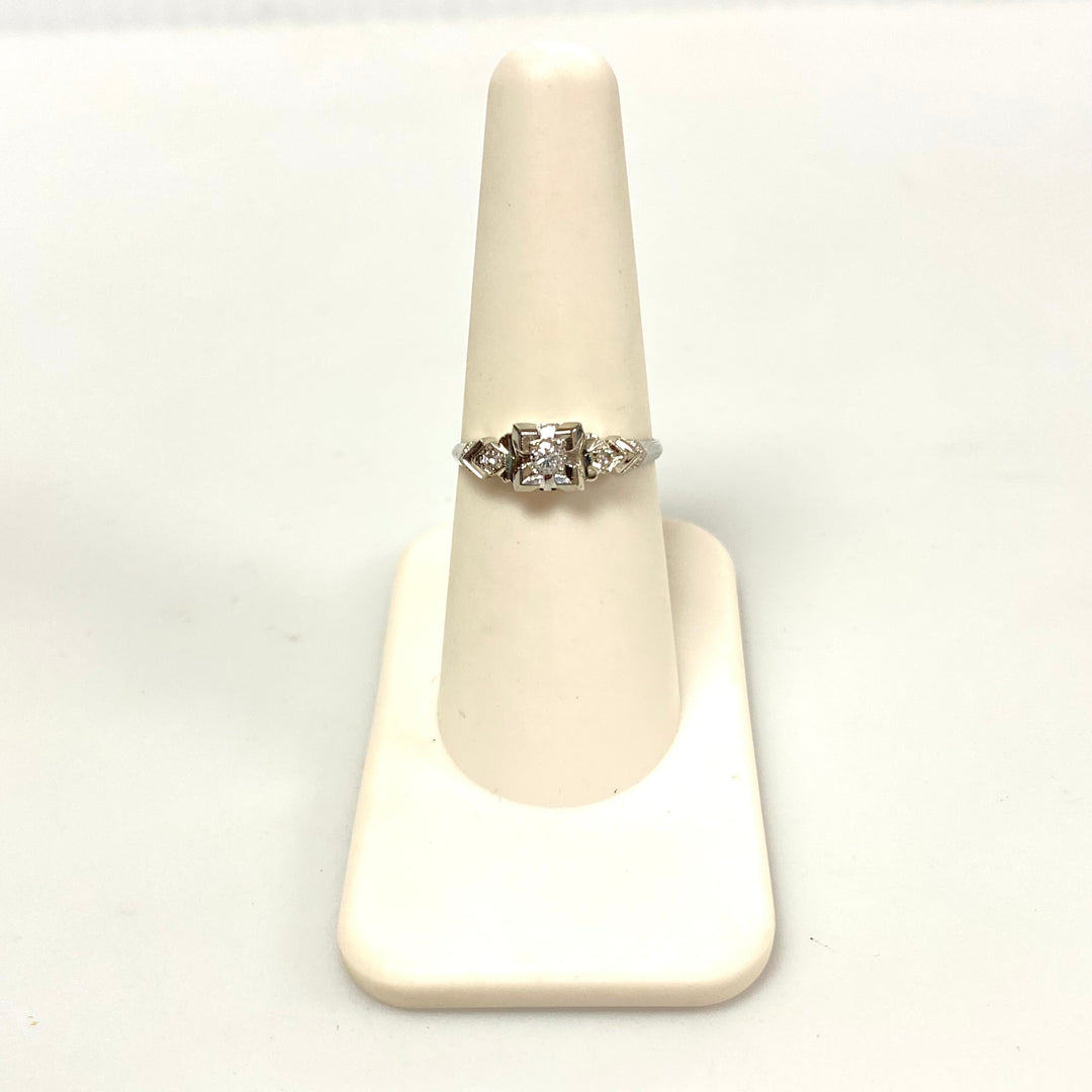 v250 Vintage 14K White Gold .15cts Diamond Stone Engagement Ring Size 7