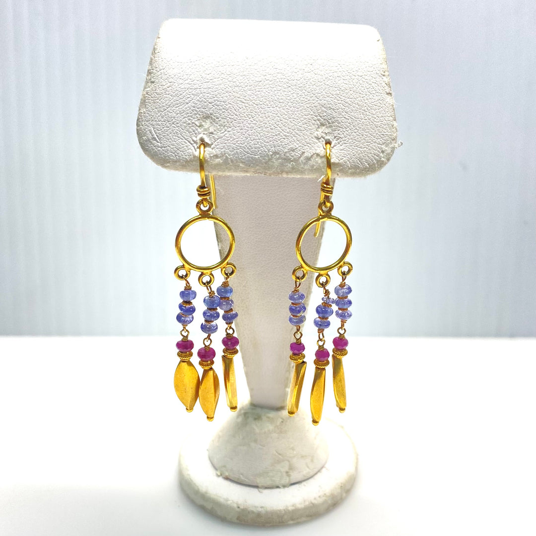 a786 Vintage 18k Yellow Gold Pierced Earrings with Amethyst and Garnet Stones