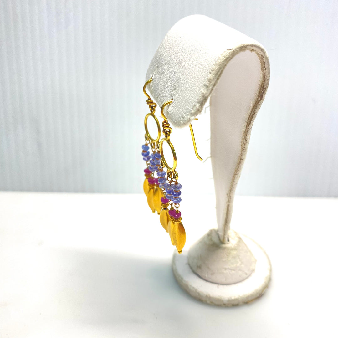 a786 Vintage 18k Yellow Gold Pierced Earrings with Amethyst and Garnet Stones