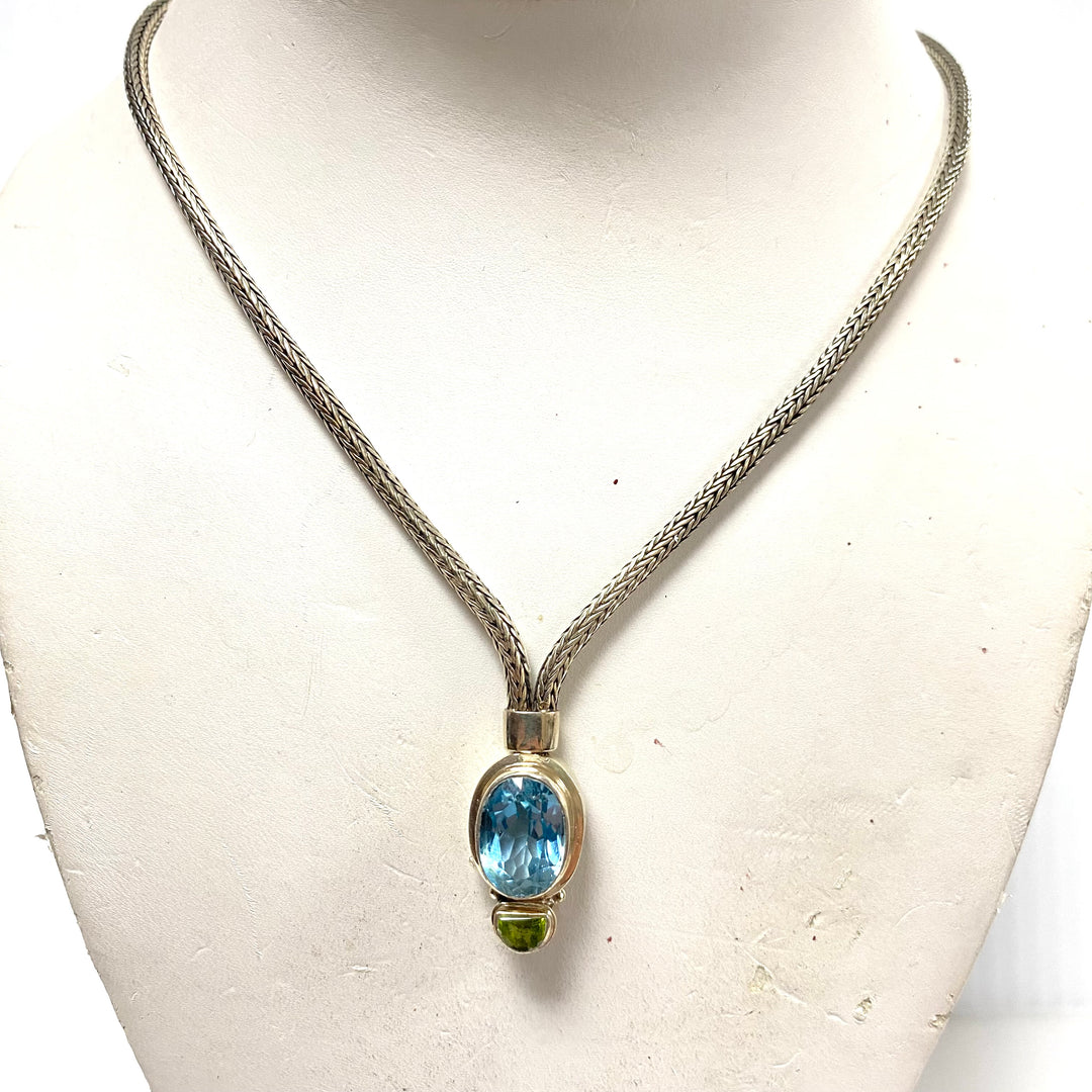 v939 Vintage Sterling Silver Blue Gemstone Pendant on Silver Chain Necklace 16"