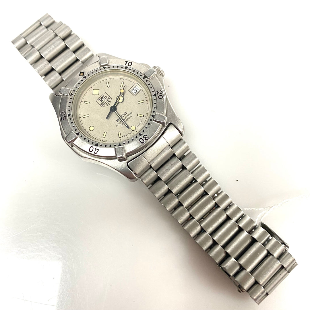 w071 Vintage TAG Heuer 2000 Professional 200M Stainless Steel Diving Wrist Watch