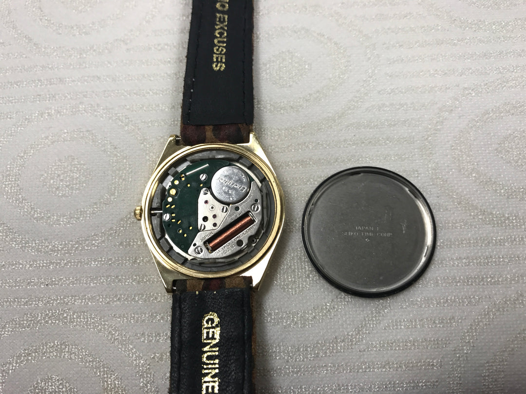 a095 Vintage Original Seiko Stainless Steel Water Resistant Quarts Wrist Watch