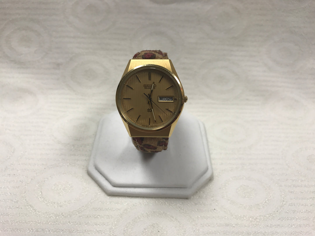 a095 Vintage Original Seiko Stainless Steel Water Resistant Quarts Wrist Watch