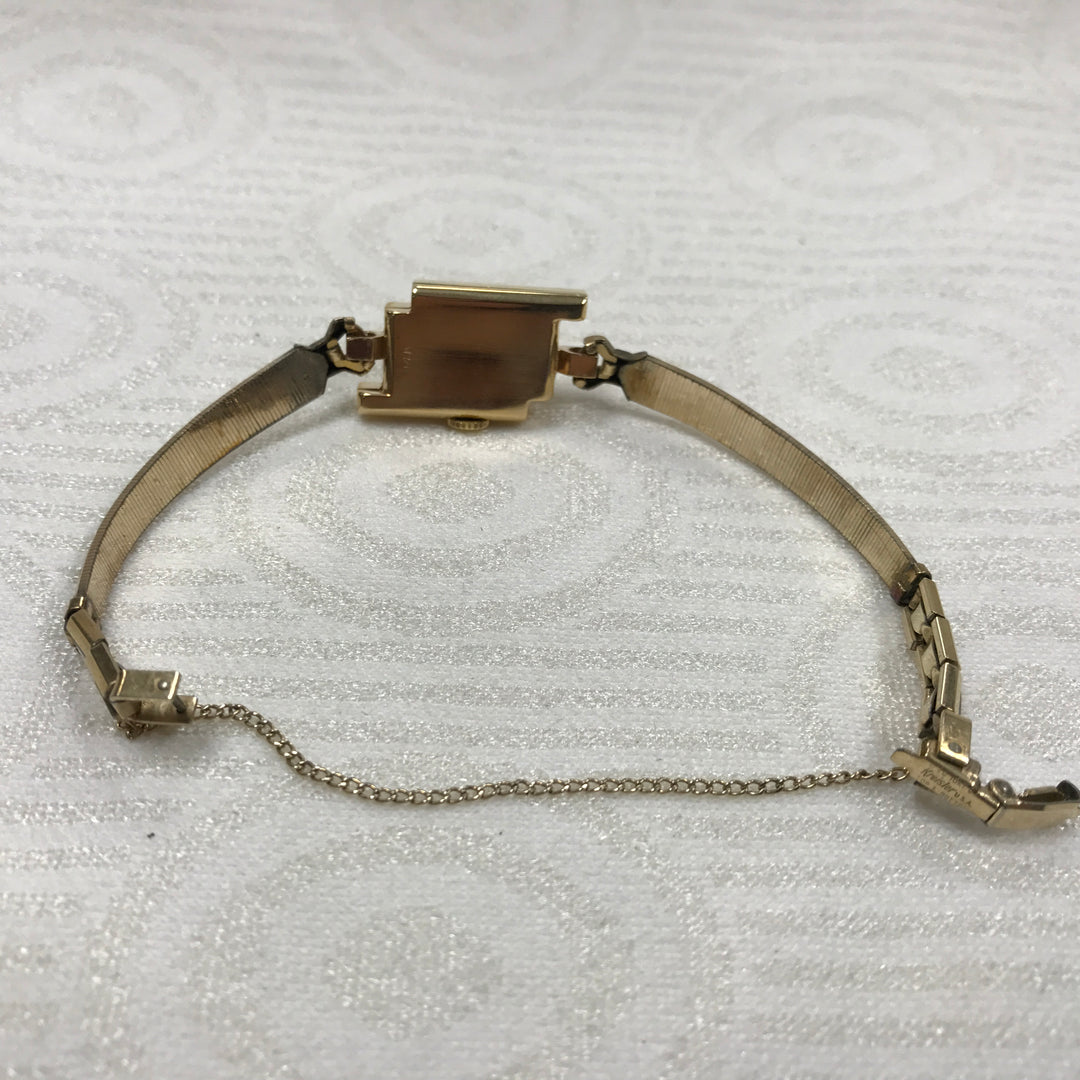 a148 Vintage Original LeCoultre 14K Gold Mechanical Hand Winding Wrist Watch