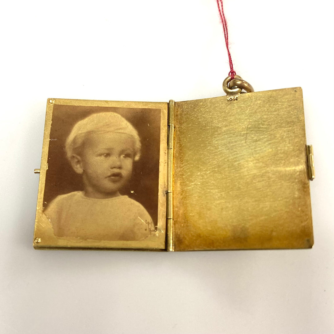 a407 Book Style 14k Yellow Gold Locket with Etched Stripes