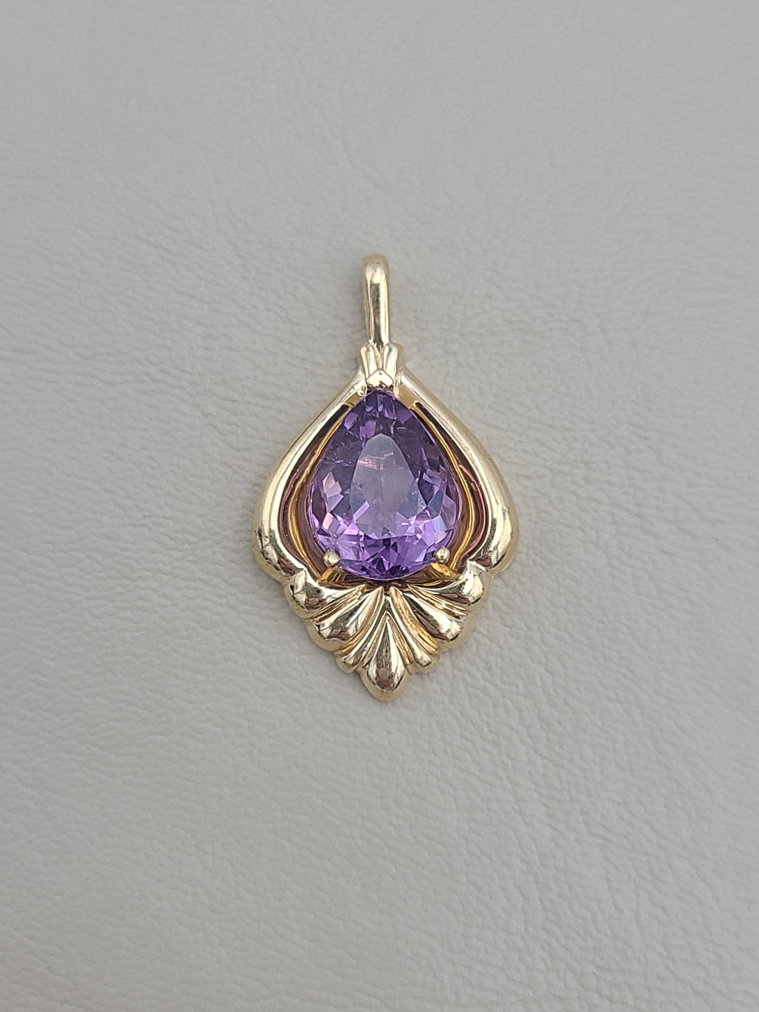k859 Stunning Ladies 14kt Yellow Gold Amethyst Pendant