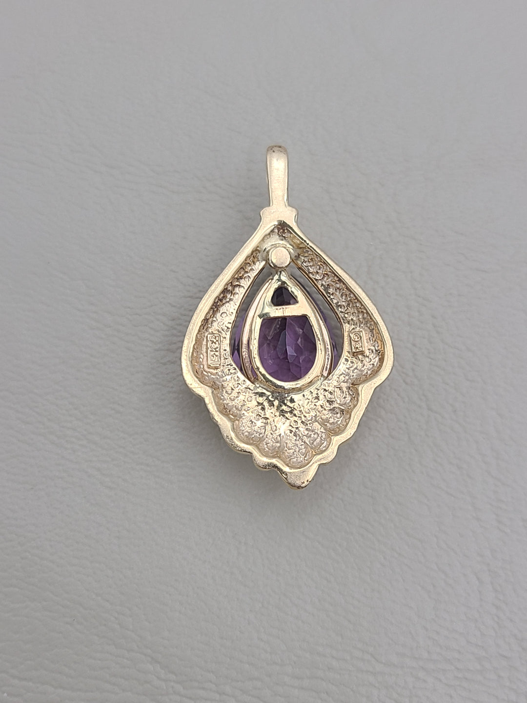k859 Stunning Ladies 14kt Yellow Gold Amethyst Pendant
