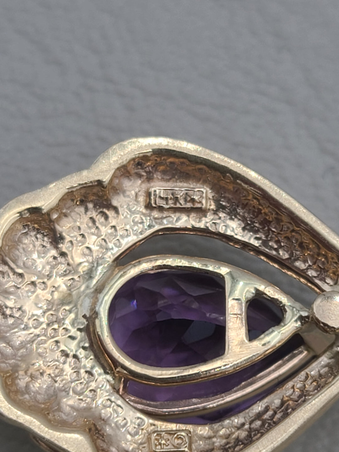 k859 Stunning Ladies 14kt Yellow Gold Amethyst Pendant