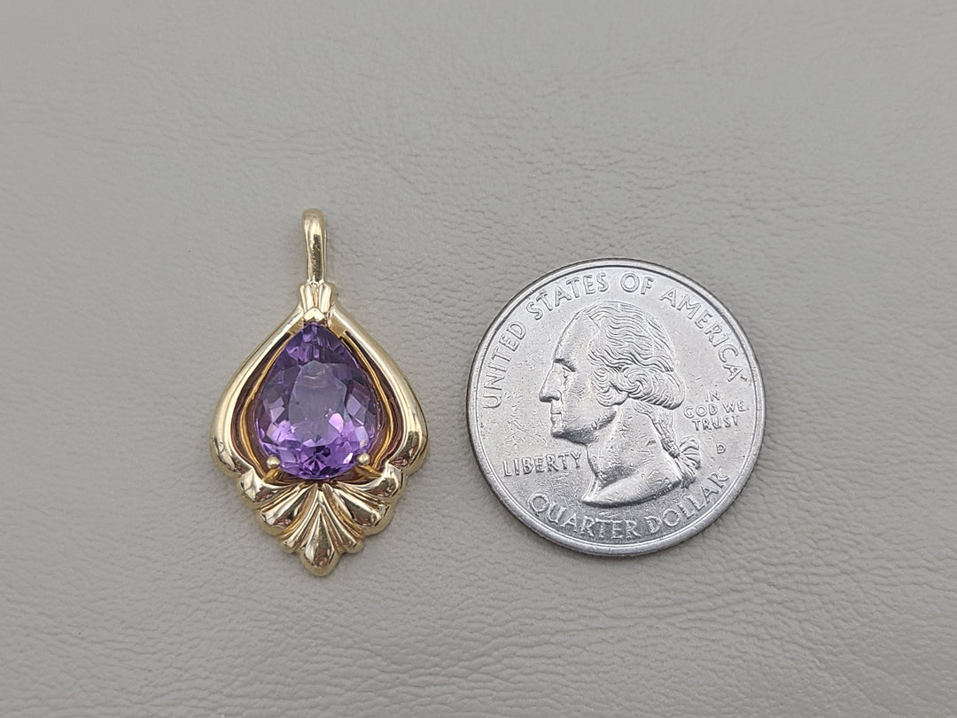 k859 Stunning Ladies 14kt Yellow Gold Amethyst Pendant