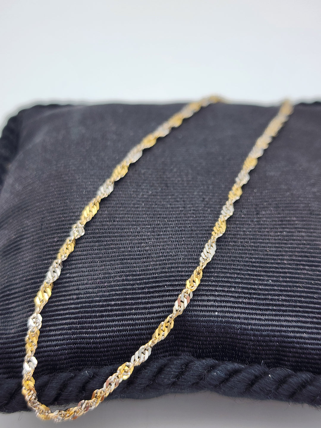 m715 Sparkly 14kt Alternating White and Yellow Gold 10" Singapore Anklet