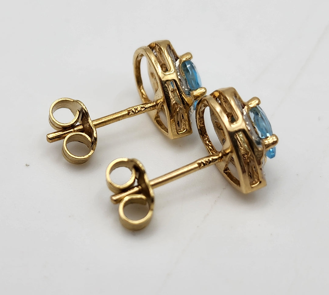 e385 Lovely Aquamarine and Diamond Stud Earrings in 14kt Yellow Gold