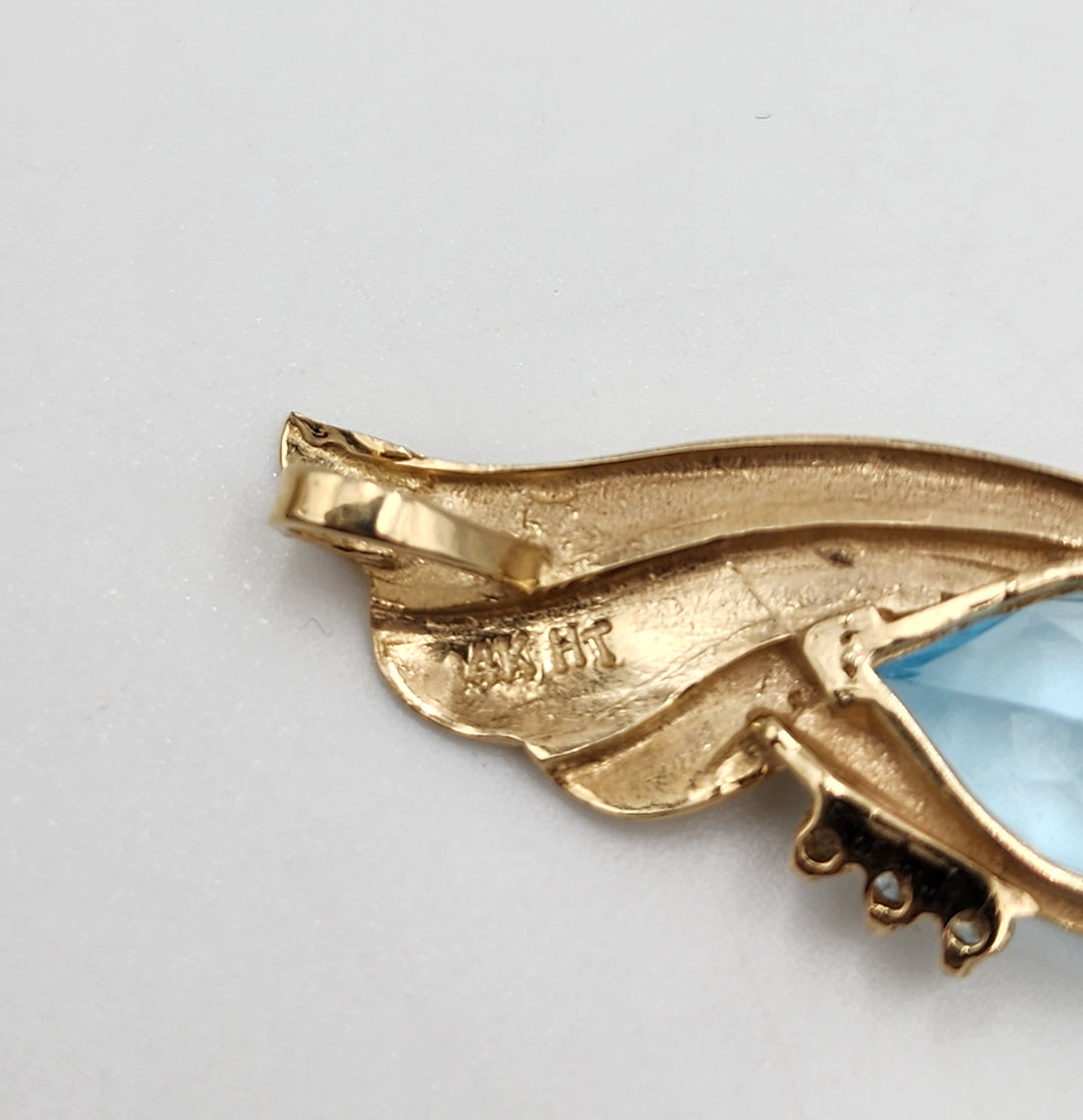 m716 Lovely Vintage Ladies 14kt Yellow Gold Aquamarine and Diamond Pendant