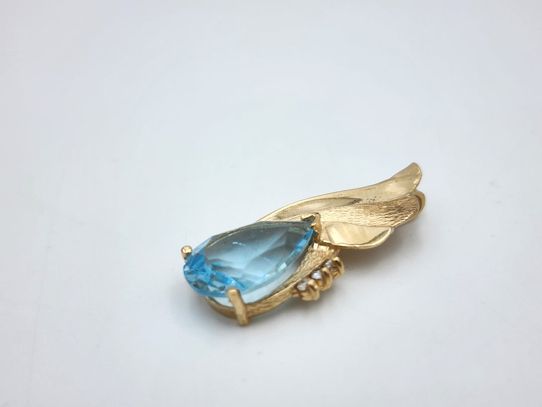 m716 Lovely Vintage Ladies 14kt Yellow Gold Aquamarine and Diamond Pendant