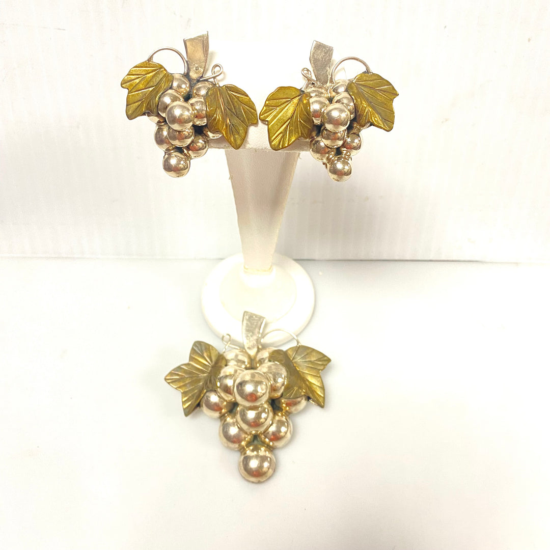 b756 Vintage Sterling Silver Grape Clip On Earrings and Pendant Brooch Pin Set