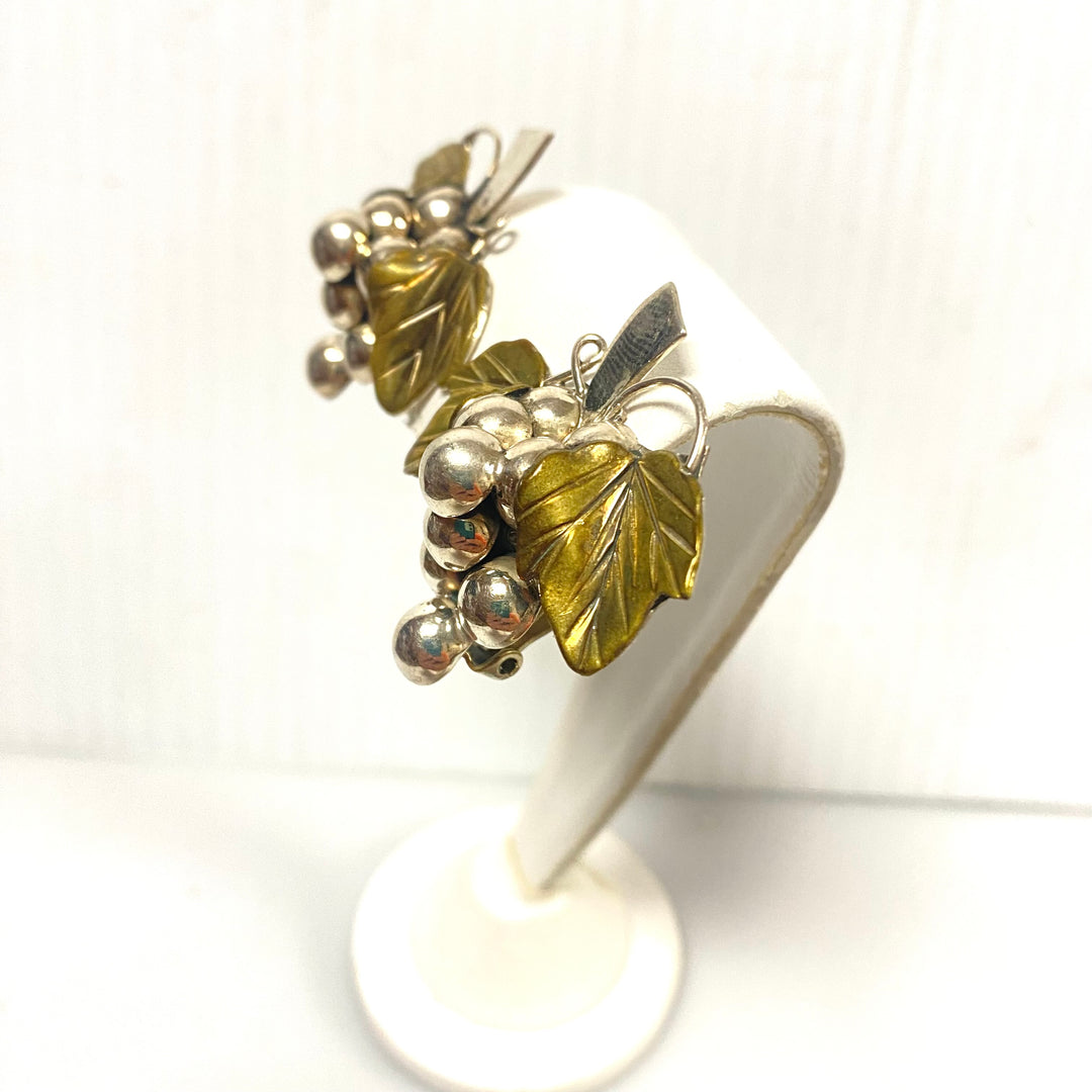 b756 Vintage Sterling Silver Grape Clip On Earrings and Pendant Brooch Pin Set