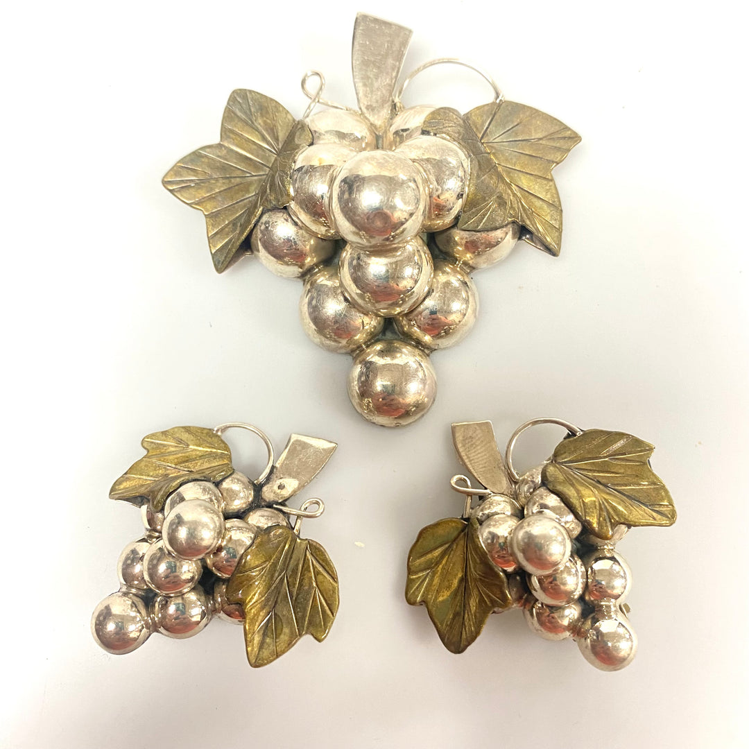 b756 Vintage Sterling Silver Grape Clip On Earrings and Pendant Brooch Pin Set
