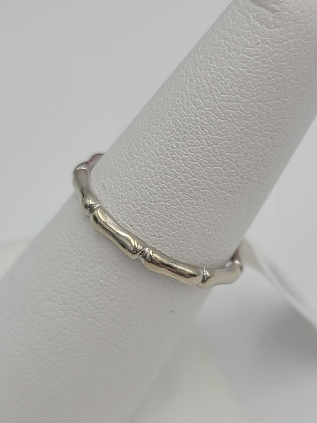 k807 Dainty 10kt White Gold Ladies Bamboo Band Size 7