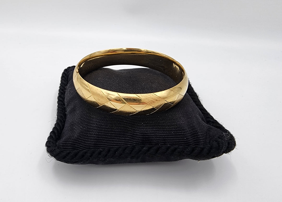 e389 Lovely 14kt Yellow Gold Braided Bangle Bracelet