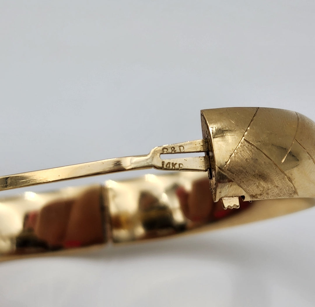 e389 Lovely 14kt Yellow Gold Braided Bangle Bracelet