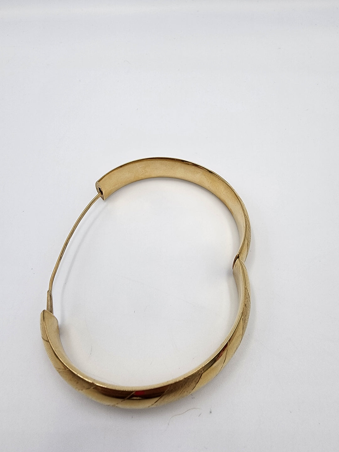 e389 Lovely 14kt Yellow Gold Braided Bangle Bracelet