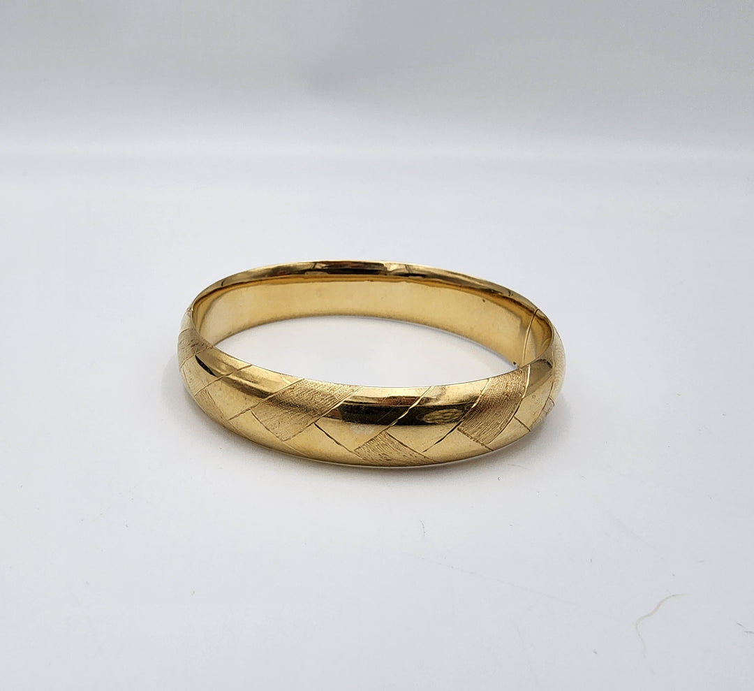 e389 Lovely 14kt Yellow Gold Braided Bangle Bracelet