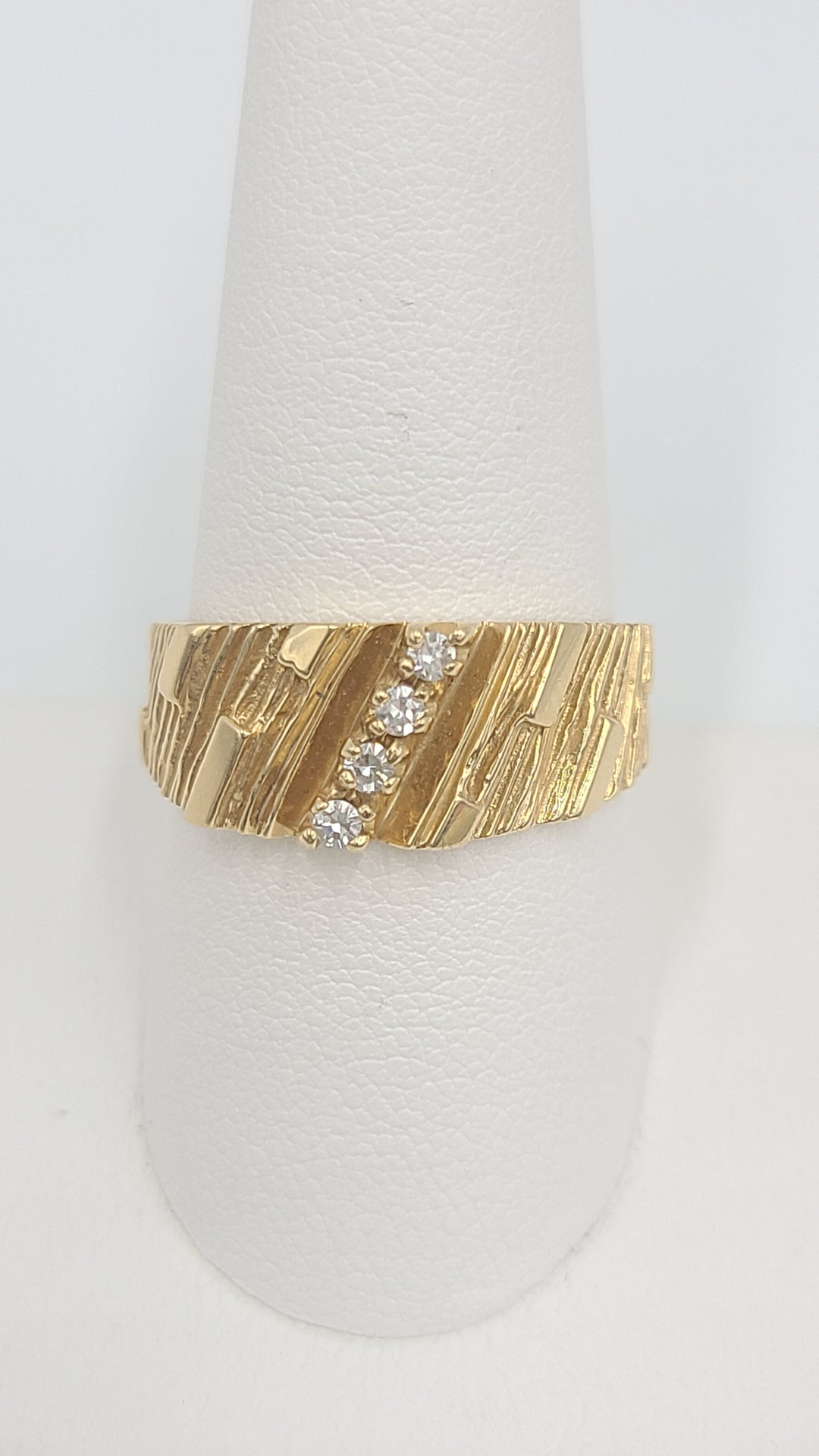 k967 Handsome Men's 14kt Yellow Gold Bark Style Diamond Wedding Band