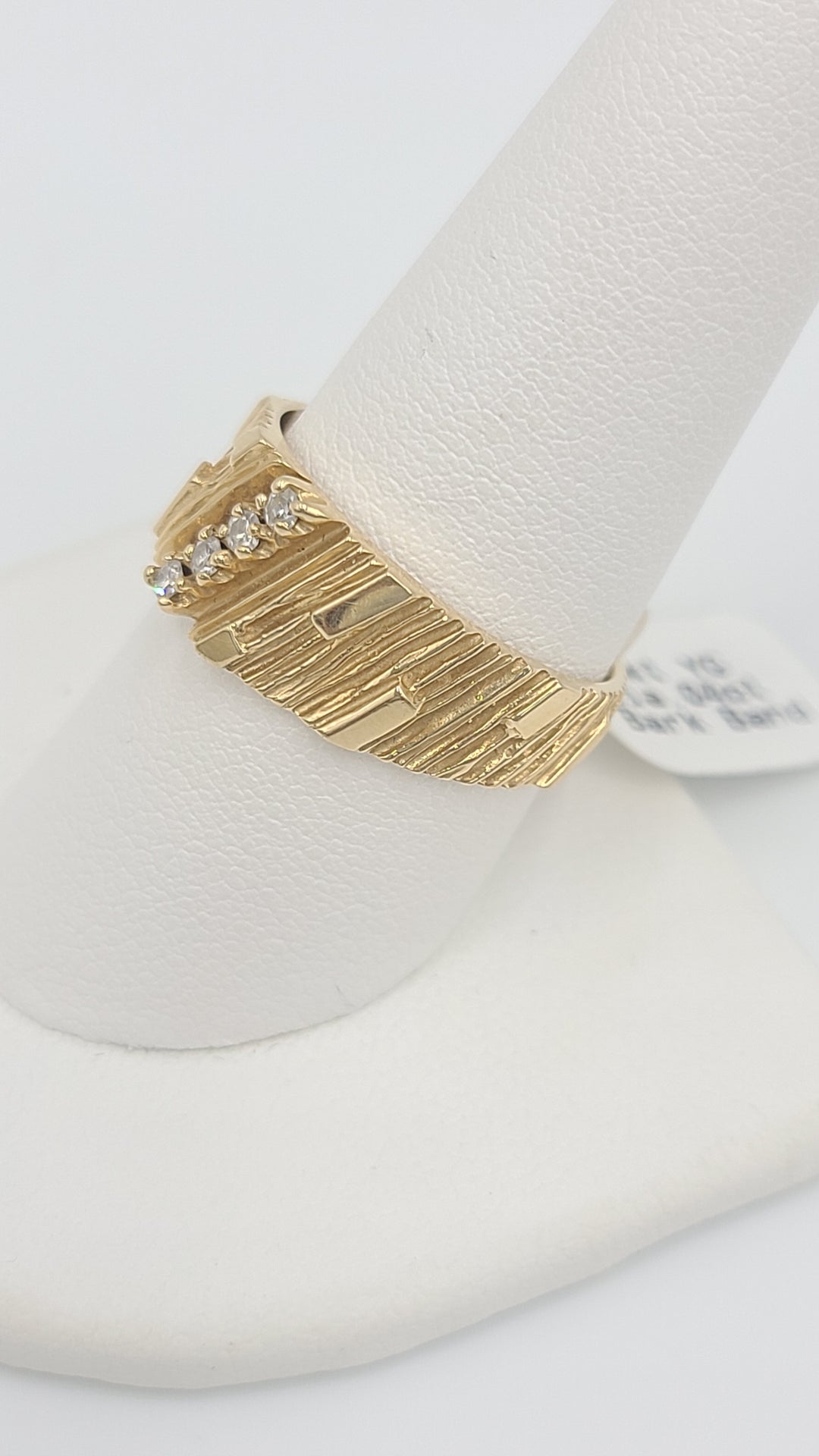 k967 Handsome Men's 14kt Yellow Gold Bark Style Diamond Wedding Band