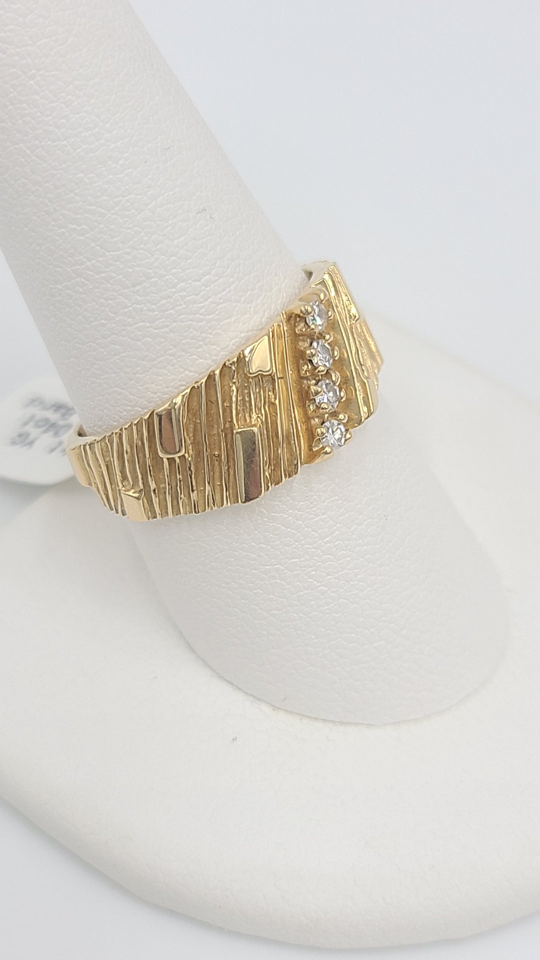 k967 Handsome Men's 14kt Yellow Gold Bark Style Diamond Wedding Band