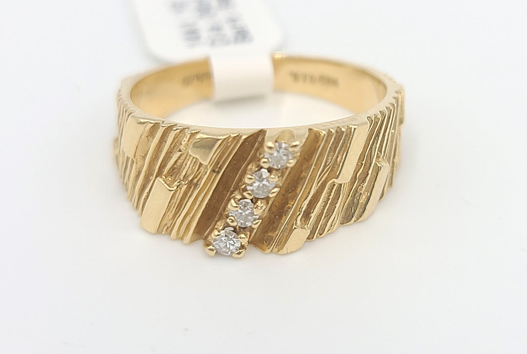 k967 Handsome Men's 14kt Yellow Gold Bark Style Diamond Wedding Band