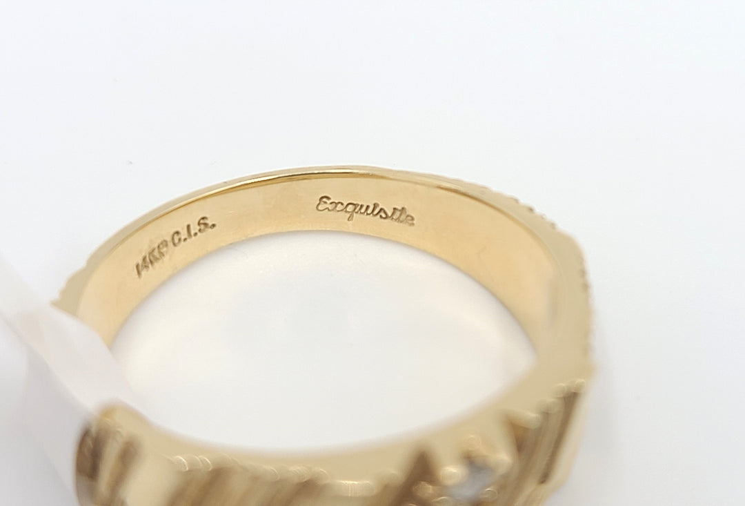 k967 Handsome Men's 14kt Yellow Gold Bark Style Diamond Wedding Band