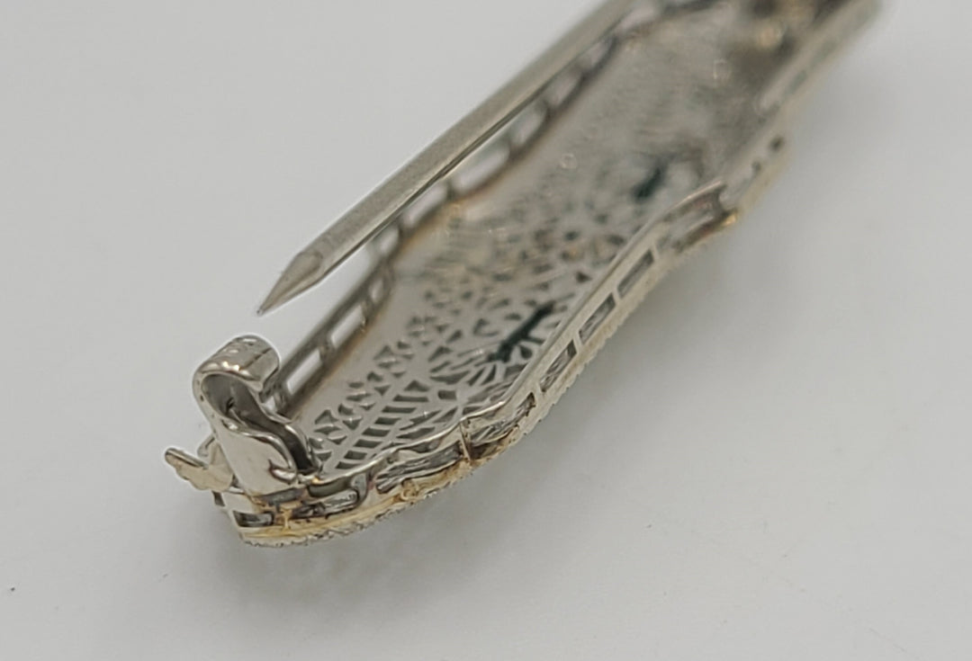 m674 Lovely Vintage 1920s Ladies Diamond and Emerald Bar Pin in 10kt White Gold