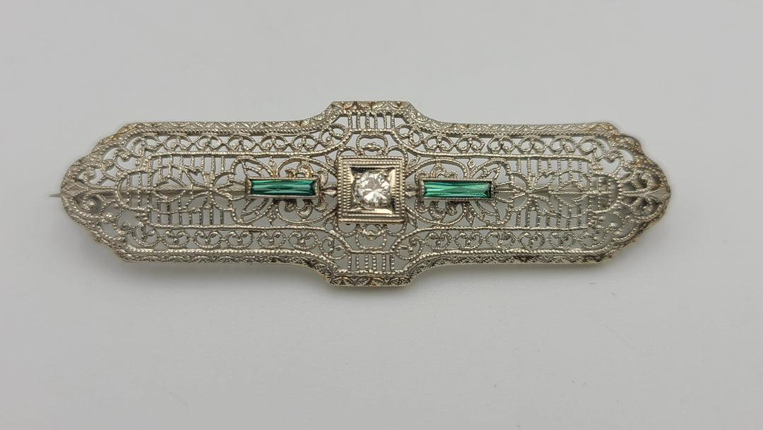 m674 Lovely Vintage 1920s Ladies Diamond and Emerald Bar Pin in 10kt White Gold