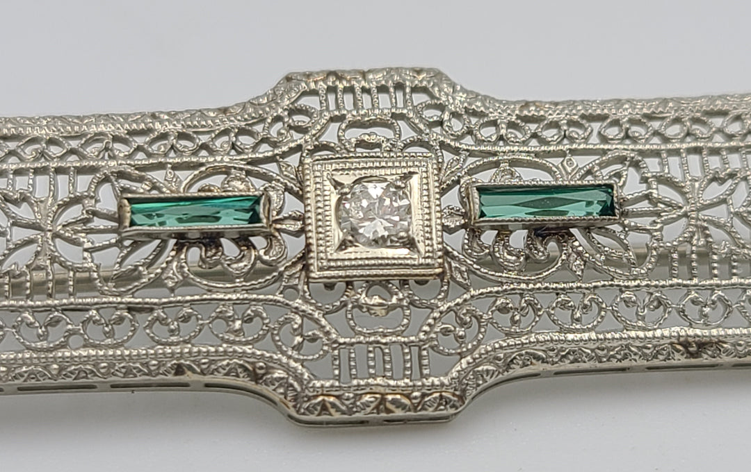m674 Lovely Vintage 1920s Ladies Diamond and Emerald Bar Pin in 10kt White Gold