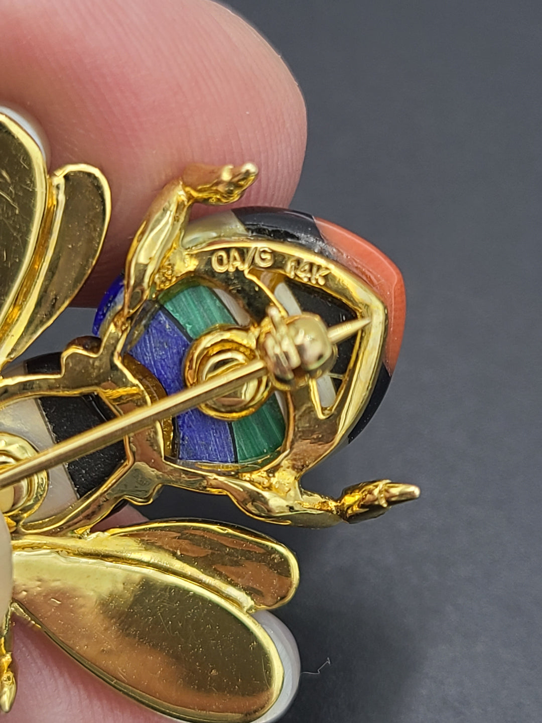 k824 Cute Asch Grossbardt 14kt Yellow Gold Multiple Gemstone Bee Pin Brooch