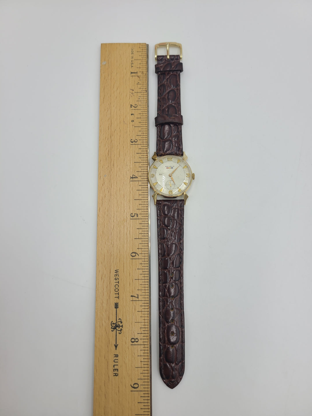 k742 Men's Vintage Mechanical 14kt Yellow Gold Benrus Wristwatch