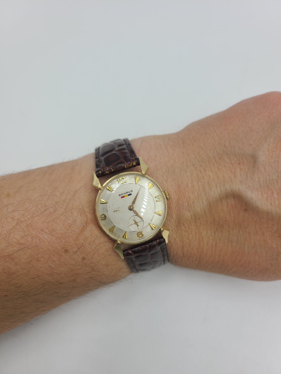 k742 Men's Vintage Mechanical 14kt Yellow Gold Benrus Wristwatch