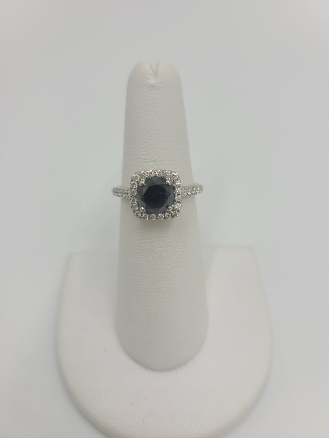 k670 Lovely Ladies 1.50cts Black Diamond Engagement Ring