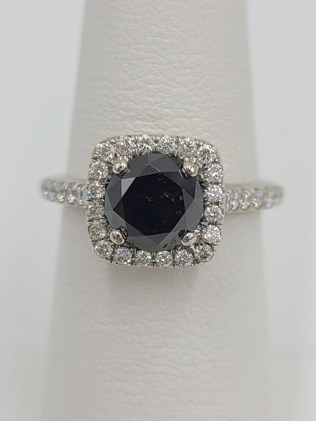 k670 Lovely Ladies 1.50cts Black Diamond Engagement Ring