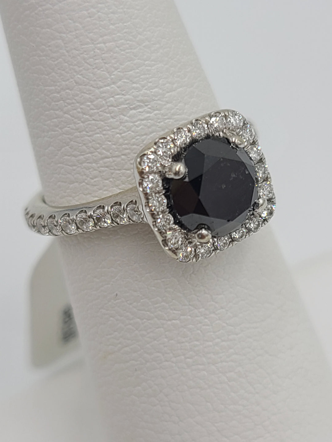 k670 Lovely Ladies 1.50cts Black Diamond Engagement Ring