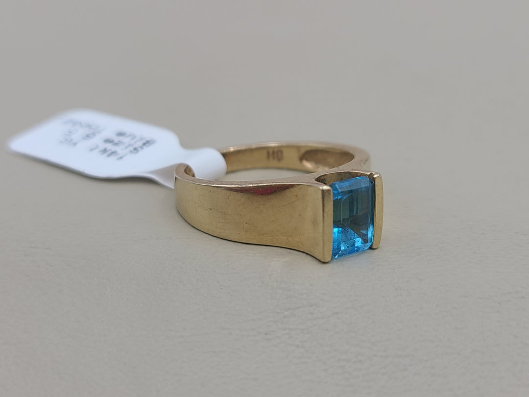 k870 Nice Unisex Emerald Cut Blue Topaz set in 14kt Yellow Gold