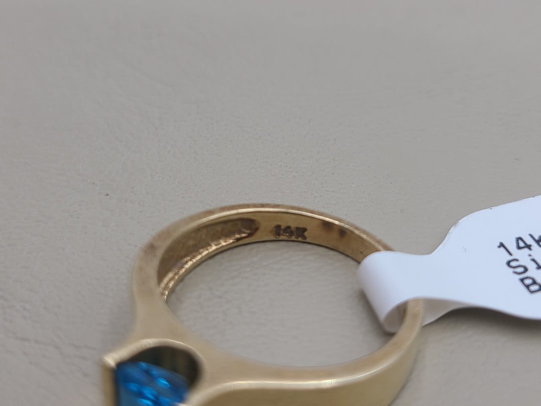 k870 Nice Unisex Emerald Cut Blue Topaz set in 14kt Yellow Gold