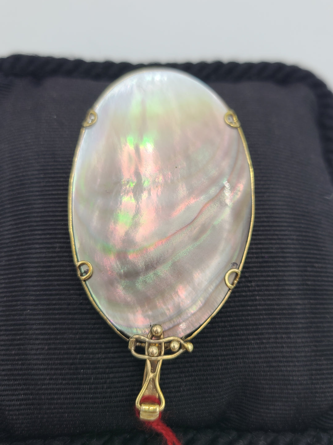 k818 Stunning Vintage Unisex 14kt Yellow Gold Bubbled Mother of Pearl Pendant