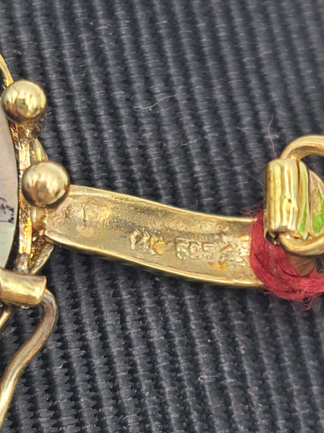 k818 Stunning Vintage Unisex 14kt Yellow Gold Bubbled Mother of Pearl Pendant